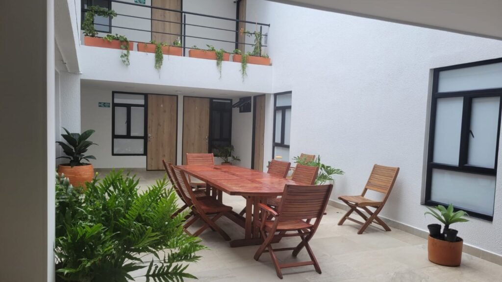 Reserva tu habitación ejecutiva con acceso a espacios de de coworking