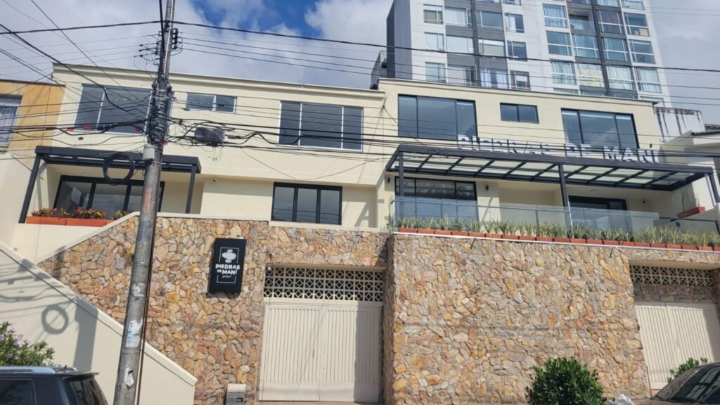 Hotel Piedras de Maní: Logística premium para tu descanso y rendimiento